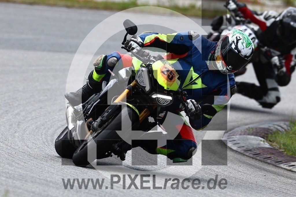 inst25-20250714_03200 | Schöne Erinnerungen an spannende Momente - das festzuhalten ist unser Job. PIXELrace.de ist seit 2003 auf den Rennstrecken Europas unterwegs um die Action draußen beim Fahren und die wunderbare Stimmung imm Fahrerlager für euch einzufangen.