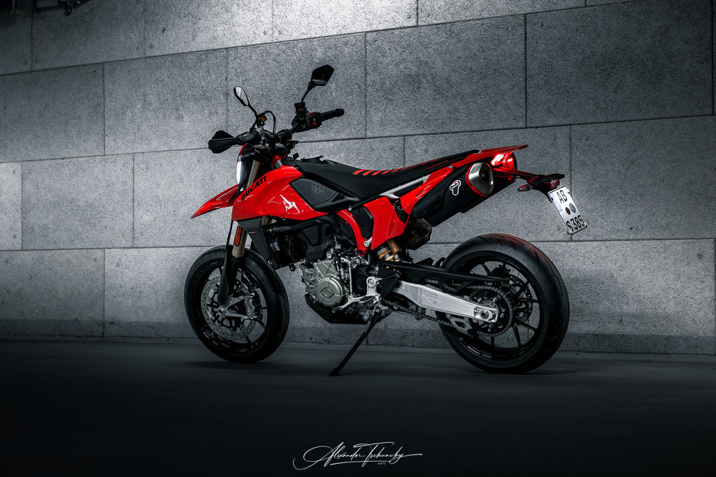 Hypermotard 698 Mono | Entdecken Sie die faszinierende Welt von Alexander Tschuncky Arts: Kreative Fotografie, atemberaubende Automobilkunst und hochwertiger Bilderdruck. Lassen Sie sich inspirieren! - Realisiert mit Pictrs.com