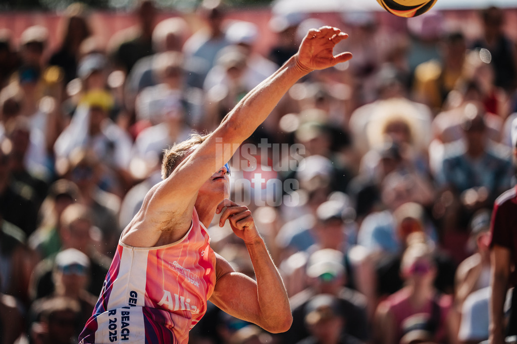 Beachvolleyball | Männer | Allianz German Beach Tour 2025 | Tourstop Berlin | 17.08.2025 | Cedrik Moede beim Angriff