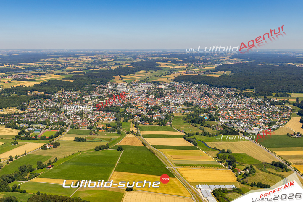 Das Luftbild der Stadt Krumbach wurde 2022 vom Flugzeug heraus erstellt (keine Drohnen-Aufnahmen) Aufnahmehöhe ca.450 Meter- hohe Bildauflösung und Druck-Qualität. Garantiert!