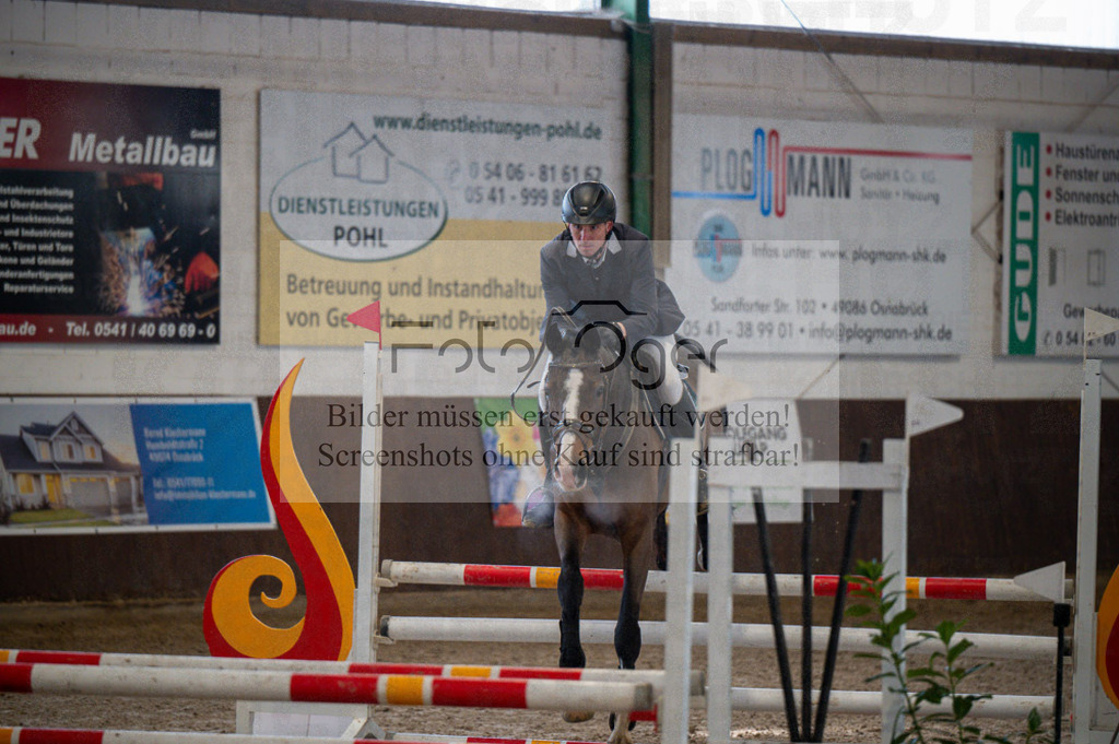Hallenreittunier Voxtrup 2023 | Entdecke hochwertige Reitturnierfotos von Foto Oger. Professionell, emotional und authentisch – jetzt Lieblingsmomente im Shop bestellen.Deutschlandweite Turnierfotografie. - Realisiert mit Pictrs.com