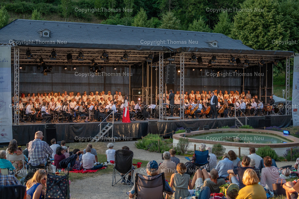 DSC_1177 | Der Staatspark Fürstenlager in Bensheim Auerbach, an der hessischen Bergstraße- ist ein wunderschöner Landschaftspark nach englischen Vorbild. Es war die Sommerresidenz der Darmstädter Fürstenfamilie die hier das "einfache Landleben" genossen. Zu jeder Jahreszeit kann man das Fürstenlager als Ausflugsziel empfehlen. Im Herrenhaus ist eine Gastronomie untergebracht. Im Sommer findet auf der Bühne vor der großen Wiese ein Opern-Air statt, 