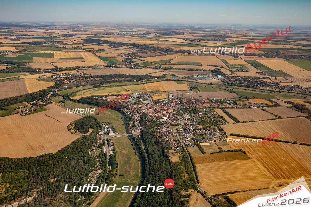 Das Luftbild der Stadt Nebra wurde 2022 vom Flugzeug heraus erstellt (keine Drohnen-Aufnahmen) Aufnahmehöhe ca.450 Meter- hohe Bildauflösung und Druck-Qualität. Garantiert!