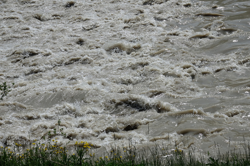 welltvi-Lech-bei-hoefen-Hochwasser-04062019-DSD01818 | Info aus dem Bezirk Reutte/Ausserfern Tirol sowie eine umfangreiche Bilddatenbank über die gesamte Region: Lechtal, Talkessel Reutte, Tannheimertal, Zwischentoren. Lech, Plansee, Zugspitze, Grenztunnel, B179, Fernpassstraße, Verkehr, Lawinen, Tradition, - Realisiert mit Pictrs.com