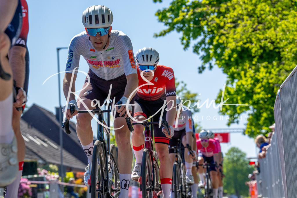 Spurt in den Mai 2026 - Großer Preis der Sparkasse Neuss | Annual one-day road cycling race "Großer Preis der Sparkasse Neuss" held in Büttgen, Germany, organized by VfR Büttgen 1912 e.V. The event features multiple races across all age categories from U11 youth to Elite men. - Realisiert mit Pictrs.com