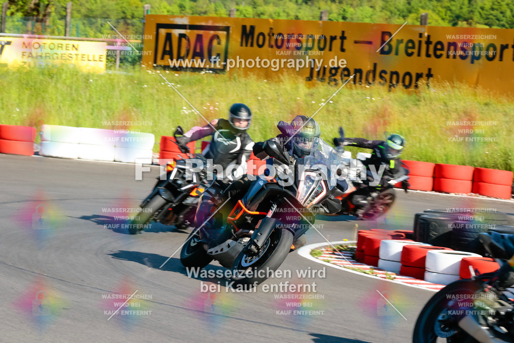 Moto-TeamOBK-21101 | Hier findet Ihr Bilder von Touristenfahrten auf der Nürburgring Nordschleife oder von anderen Veranstaltungen die ich besucht habe. Viel Spass beim Durch Schauen 