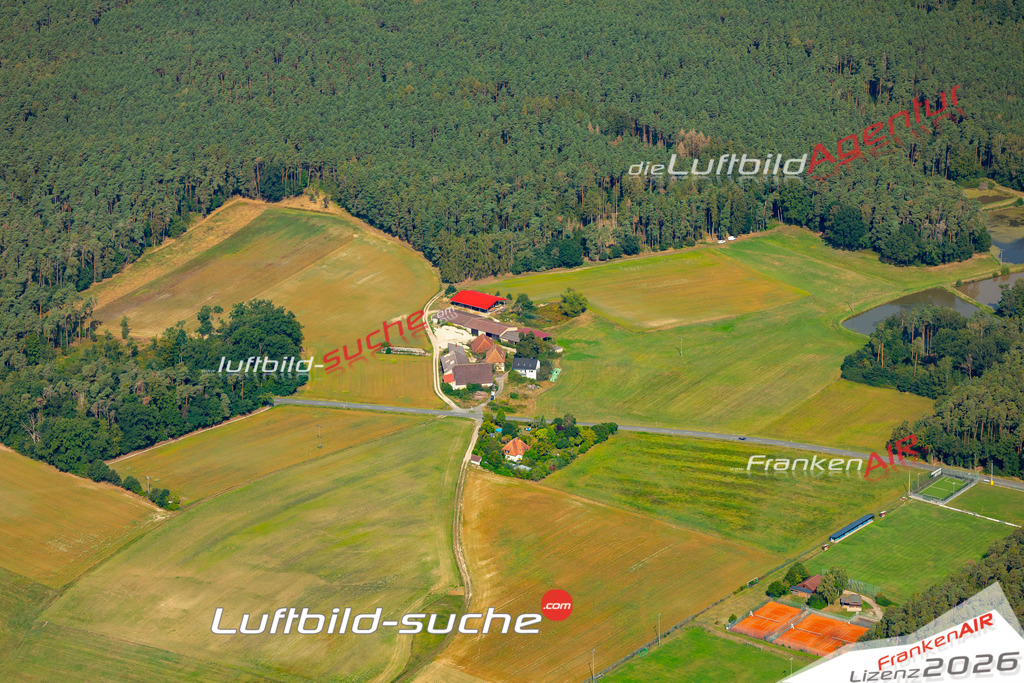Das Luftbild zeigt : Trabelshof Wilhelmsdorf - Die Luftaufnahme wurde 2024 vom UL-Flugzeug aus erstellt ( keine Drohne ) - Hochauflösende Luftaufnahme - Für grossformatige Ausdrucke geeignet. Die Geschenkidee !Mit Lizenz und Bildrechte bestellbar