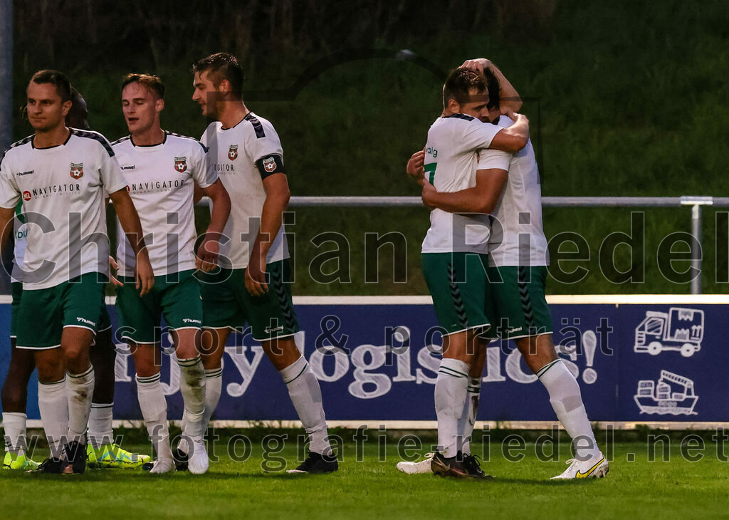 2023-09-01_109_FC_Schwaig_gegen_TSV_Gruenwald | Oberding, Deutschland, 01.09.2023:
Fußball, Landesliga Südost 2023 / 2024, 9. Spieltag, FC Schwaig gegen TSV Grünwald, Endergebnis: 3:1

Jubel nach dem 1:0 durch Markus Straßer (FC Schwaig, #11)
Tobias Bartl (FC Schwaig, #37)

Foto: Christian Riedel / fotografie-riedel.net