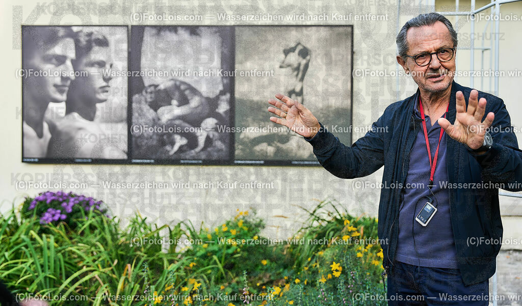 ALP6145_TdBerufsfotografie_Baden_Faber ueber Koppitz | (C)FotoLois.com, Alois Spandl, Tage der NÖ Berufsfotografie in Baden, Rundgang durch die Ausstellung Rudolph Koppitz mit Kunsthändler und Galerist Johannes Faber, Fr 6. Oktober 2023.