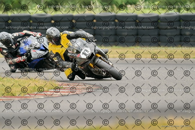 25bt05-1317 | markuskiefer.com - Realisiert mit Pictrs.com