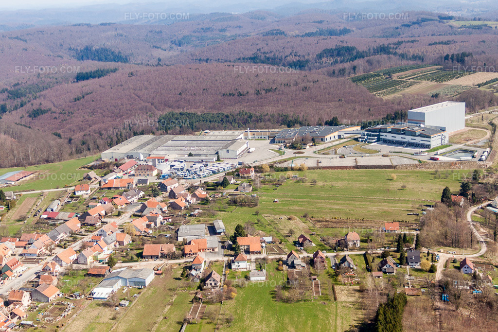 Aerial view: Industrial park and company development with The Grands Chais de in Petersbach in the state Bas-Rhin, France. – Photo: IMG_38507.jpg taken on 03/20/2011 by Werner Riehm/FLY-FOTO.com – Resolution of the original: 4752 x 3168 px