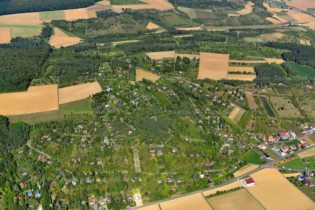 3650063 | LEINACH 31.08.2016 Ortsansicht am Rande von landwirtschaftlichen Feldern und Nutzflächen  in Leinach im Bundesland Bayern, Deutschland // Village view on the edge of agricultural fields and land  in Leinach in the state Bavaria, Germany Foto: Gerhard Launer