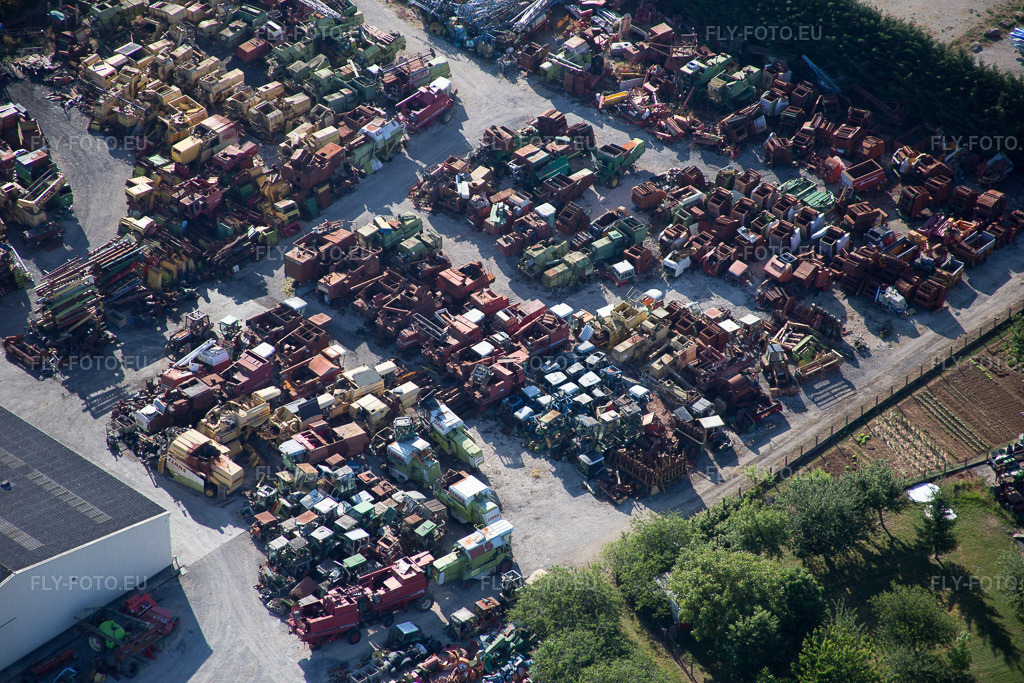 Vue aérienne: Vue de la ville à Talcy dans le département Loir et Cher, France. Photo: IMG_082205.jpg prise le 20/06/2015 par Werner Riehm/FLY-FOTO.euRésolution de l'original: 5472 x 3648 px