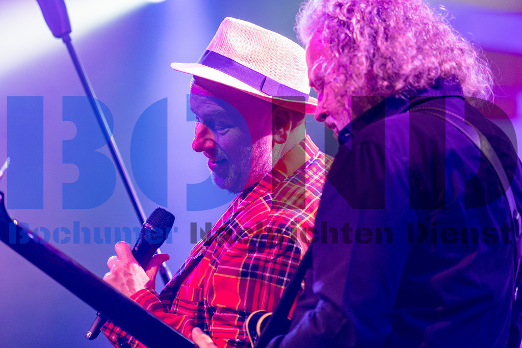 SES_GBAZEC20241227-71 | bond - Realisiert mit Pictrs.com