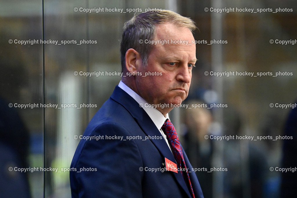 EC IDM Wärmepumpen VSV vs. MIGROSS SUPERMERCATI ASIAGO HOCKEY | Headcoach ASIAGO HOCKEY FOGARTY RON, EC IDM Wärmepumpen VSV vs. MIGROSS SUPERMERCATI ASIAGO HOCKEY, EC IDM Wärmepumpen VSV vs. MIGROSS SUPERMERCATI ASIAGO HOCKEY am 03.11.2024 in Villach (Stadthalle Villach), Austria, (Photo by Bernd Stefan)