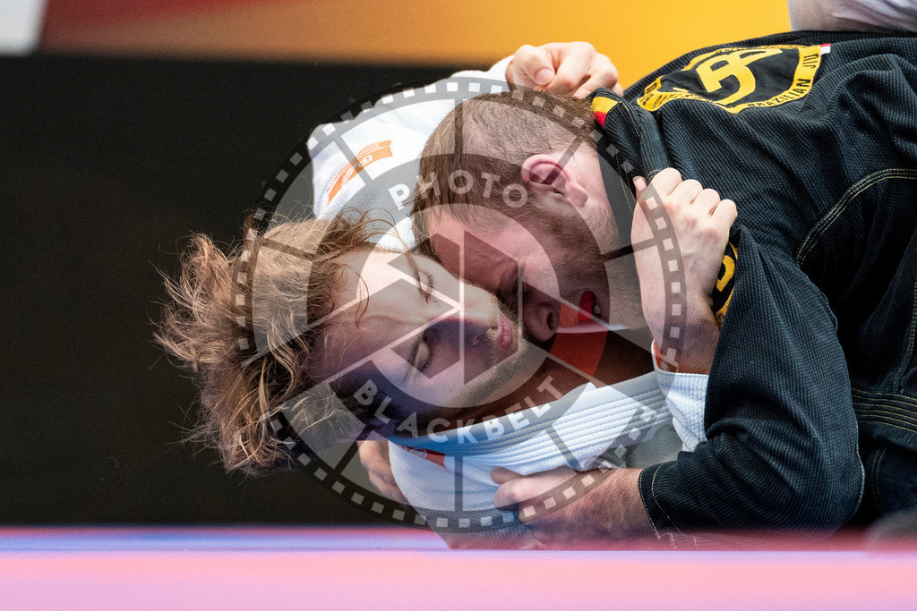 20231118PBB11362 | Fighters compete during the AJP Tour 600 Frankfurt Championship in Frankfurt/Main, Germany, on November 18, 2023.