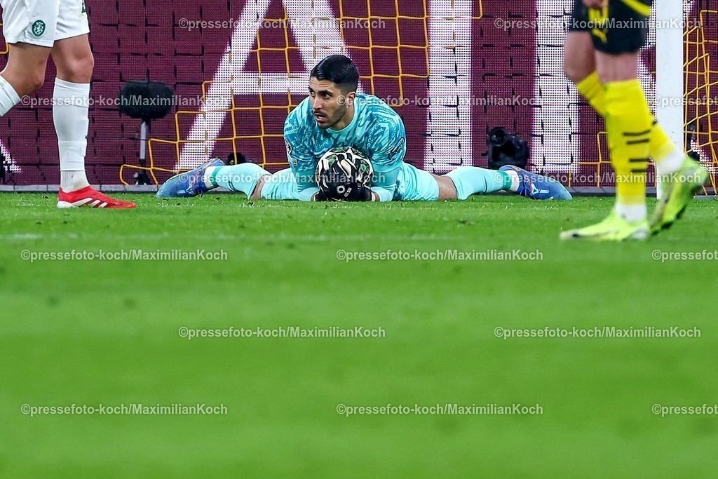 UCL1902250102218 | 19.02.2025, Fußball, UEFA Champions League, Borussia Dortmund - Sporting Lissabon, Signal Iduna Park, Knockout phase play-offs, Saison 2024 2025: Torwart Rui Silva (Sporting #24)