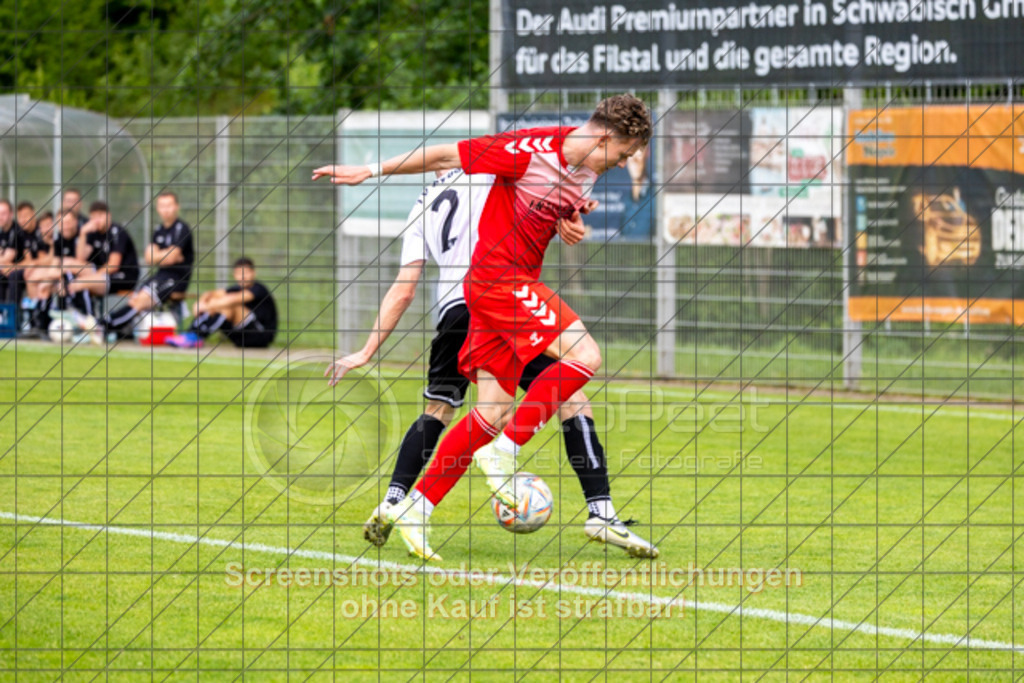 20250616_190625_0422 | #,  TV Eybach (weiß) vs. 1.FC Donzdorf II (rot), Fussball, Entscheidungsspiel 3 in Kreisliga A3 - Bezirk Neckar/Fils, Saison 2024/2025, Rasensportplatz, Staufenecker Str. 41, 73084 Salach, 16.06.2025 - 18:30 Uhr,Foto: PhotoPeet-Sportfotografie/Peter Harich