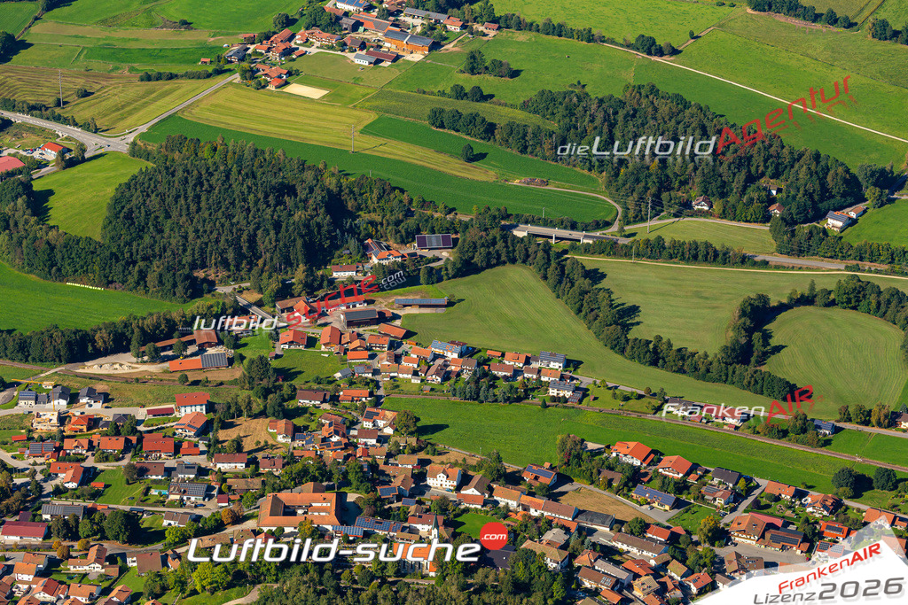 Das Luftbild der Stadt Hohenwarth wurde 2021 vom Flugzeug heraus erstellt (keine Drohne) Aufnahmehöhe ca.450 Meter- hohe Bildauflösung und Druck-Qualität garantiert!