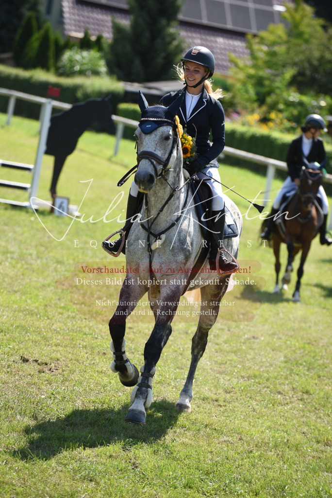 DSC_9649 | Pferde- und Turnierfotografie in Westsachsen. Pferdeportraits, Auftragszeichnungen und intuitive Kunst.