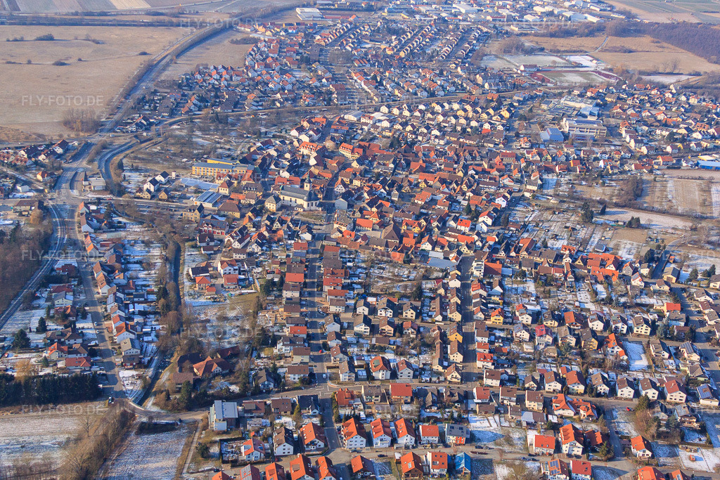 Luftbild: Ortsansicht von Südosten im Ortsteil Ubstadt in Ubstadt-Weiher im Bundesland Baden-Württemberg in Deutschland. Foto: IMG_48783.jpg vom 06.02.2012 durch Werner Riehm/FLY-FOTO.deAuflösung des Originals: 4752 x 3168 px