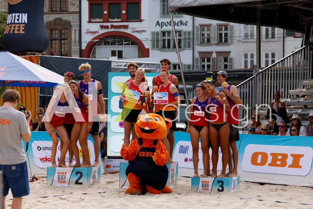 Obi BeachTour 2026 - Basel | BASEL, SWITZERLAND - JULY 19: MURIEL BOSSART (SUI) and LINDA ABBÜHL (SUI), ELENA CSONTOS (SUI) and FANNY DEECKE (SUI), ZOÉ FLÜCKIGER (SUI) and NADINE DEMIERRE (SUI), LEO DILLIER (SUI) and LUC EMANUEL FLÜCKIGER (SUI), FLORIAN BREER (SUI) and MATHIS KÄLIN (SUI), SIMON HAGENBUCH (SUI) and YVES HAUSSENER (SUI) during the Obi BeachTour 2026 celebration at Barfüsserplatz on July 19, 2026 in Basel, Switzerland. - Realisiert mit Pictrs.com