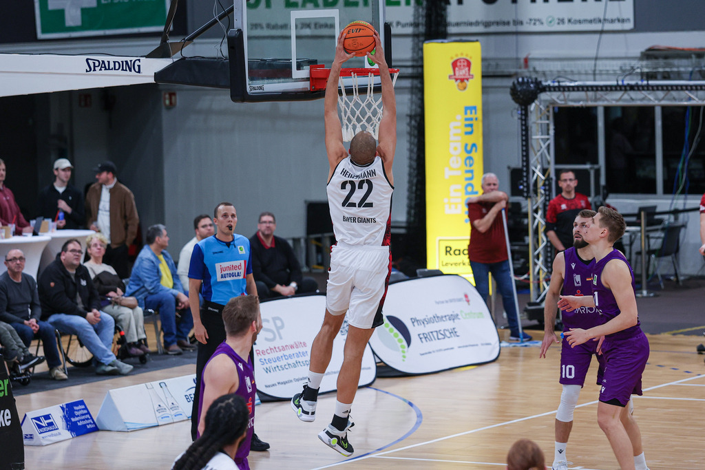 Pro A BAYER GIANTS vs BG Göttingen-31 | Fotos von Basketballspielen aus dem Raum NRW fotografiert von Gero Mueller-Laschet und Daniel Schaefer - Realisiert mit Pictrs.com