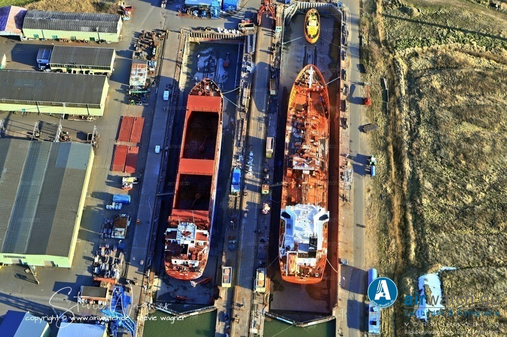 HDR - Husumer Dock und Reparatur GmbH & Co. KG | Entdecken Sie atemberaubende Luftbilder und Fotografien auf airwatch.de - Tauchen Sie ein in eine Welt voller faszinierender Aufnahmen aus der Vogelperspektive.