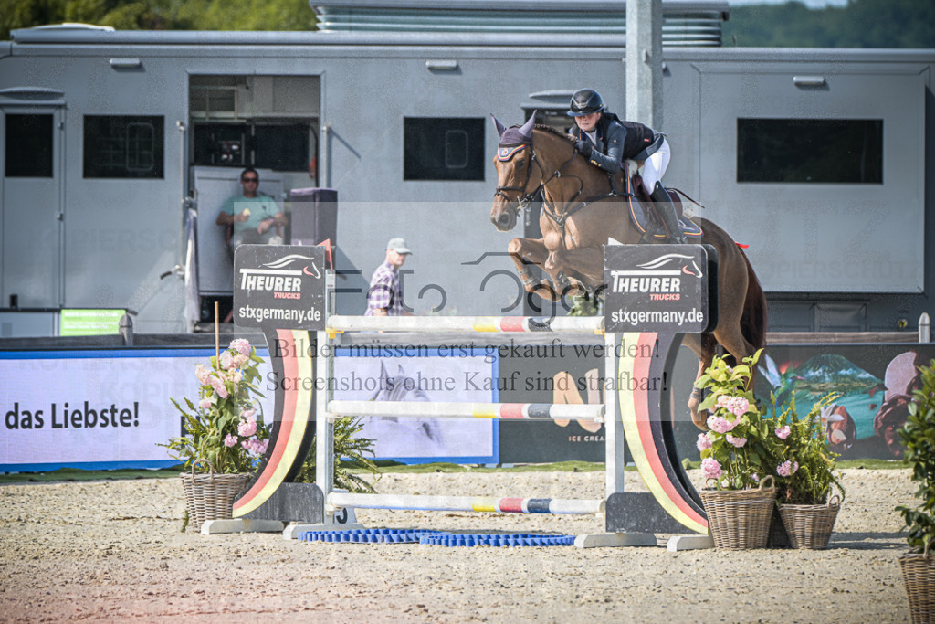 DOS_7036 | Entdecke hochwertige Reitturnierfotos von Foto Oger. Professionell, emotional und authentisch – jetzt Lieblingsmomente im Shop bestellen.Deutschlandweite Turnierfotografie. - Realisiert mit Pictrs.com
