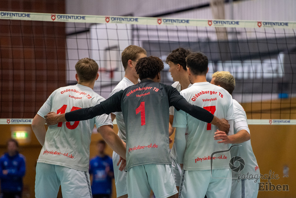 VSG Ammerland-Oldenburger TB | Regionalliga; VSG Ammerland (blau)-Oldenburger TB (weiß) am 18.01.2025 in Bad Zwischenahn (Sporthalle Schilldestraße ), Photo: Philip Eiben 2025 - Realisiert mit Pictrs.com