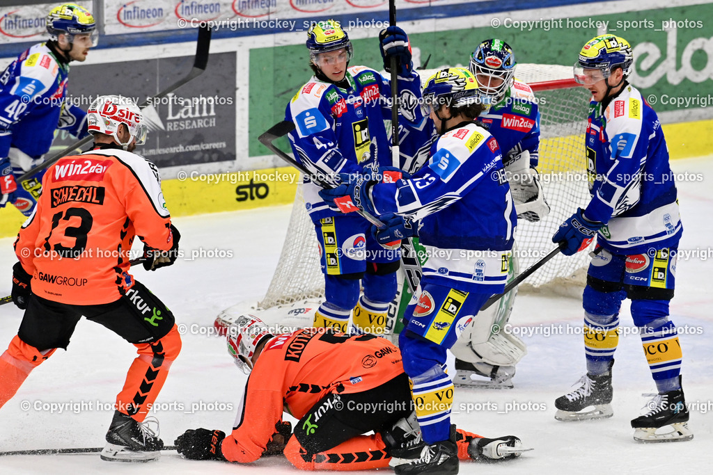 EC IDM WÄRMEPUMPEN VSV vs. MOSER MEDICAL GRAZ99ERS | #5 Kasper Kotkansalo Graz 99ers, #13 Michael Schiechl Graz 99ers, #13 Adam Helewka EC VSV, #77 Philipp Lindner EC VSV, #43 Julian Raspotnig EC VSV, EC IDM WÄRMEPUMPEN VSV vs. MOSER MEDICAL GRAZ99ERS, EC IDM WÄRMEPUMPEN VSV vs. MOSER MEDICAL GRAZ99ERS am 17.03.2026 in Villach (Stadthalle Villach), Austria, (Photo by Bernd Stefan)