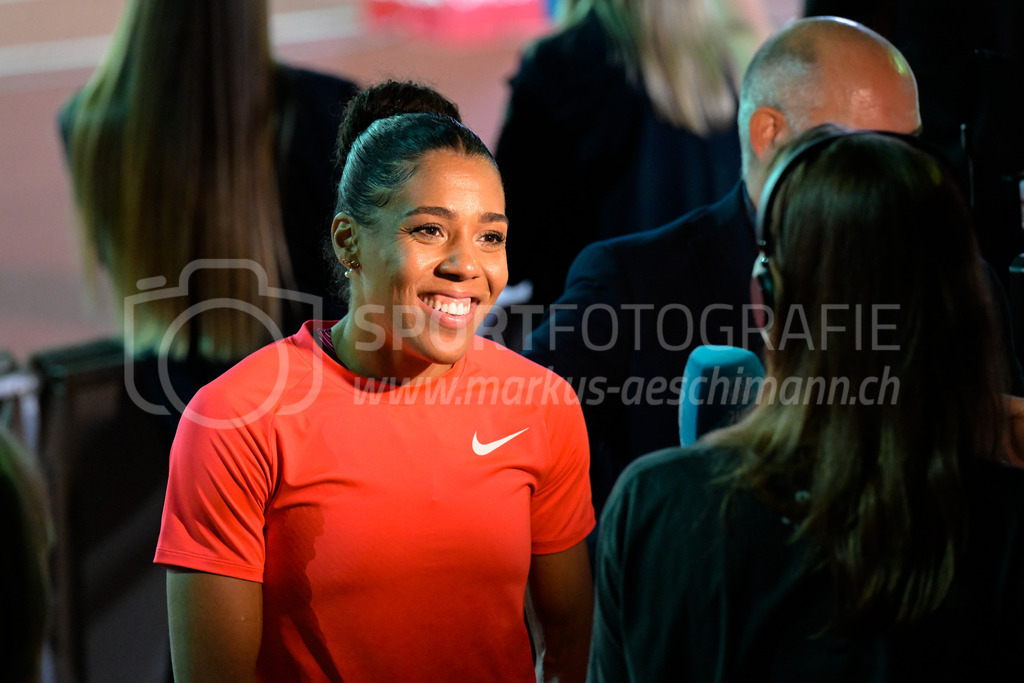 Leichtathletik: Weltklasse Zürich | 08.09.2022, Zürich, Letzigrund, Leichtathletik: Weltklasse Zürich, KAMBUNDJI Mujinga (SUI) beim Interview. - Realisiert mit Pictrs.com
