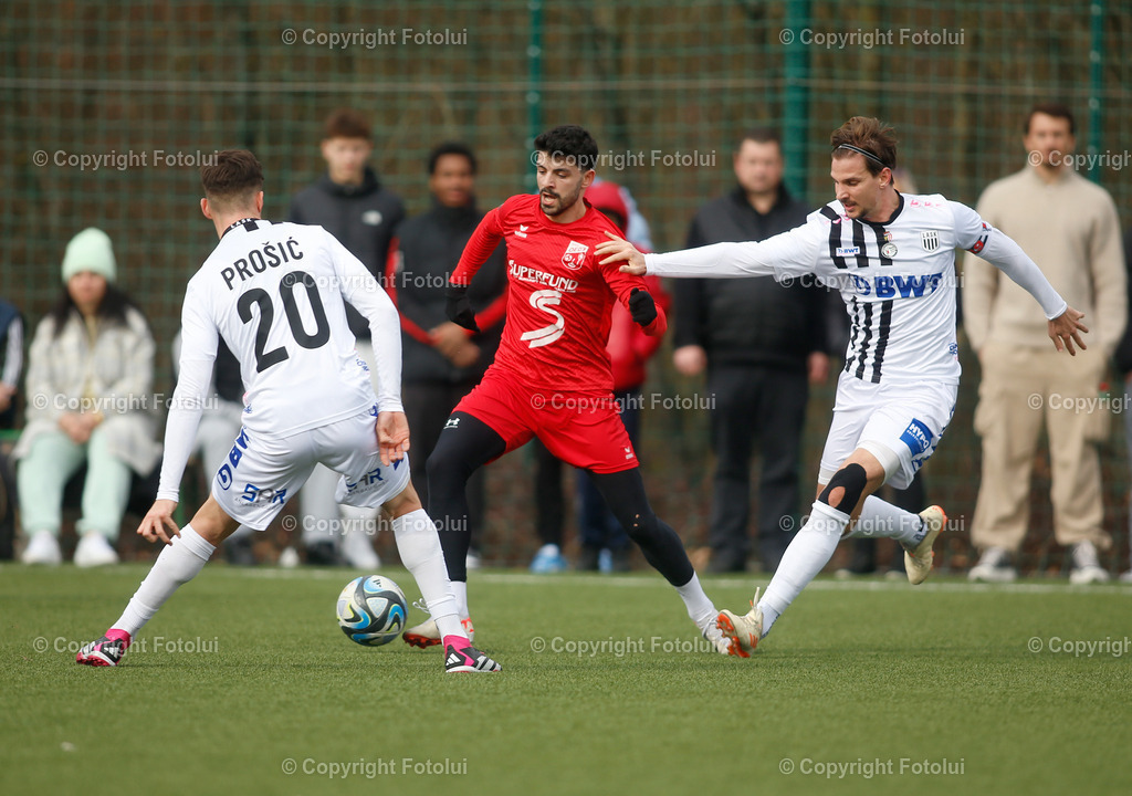 A_LUI_100224_23 | SPORT,FUSSBALL,TESTSPIEL ASKOE OEDT-SPG LASK AMATUERE 10.02.2024 IM BILD:BUENYAMIN KARATAS  (OEDT) UND ELIAS PROSIC, SEBASTIAN WIMMER (BEIDE SPG LASK) FOTO:FOTOLUI