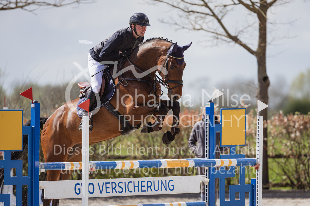 230425_Lemwerder_03SprPf-L-306 | Deine schönsten Turniermomente als professionelle Fotos! Entdecke hochwertige Pferdesport-Fotografie im Online-Shop. Jetzt Fotos finden & bestellen!
