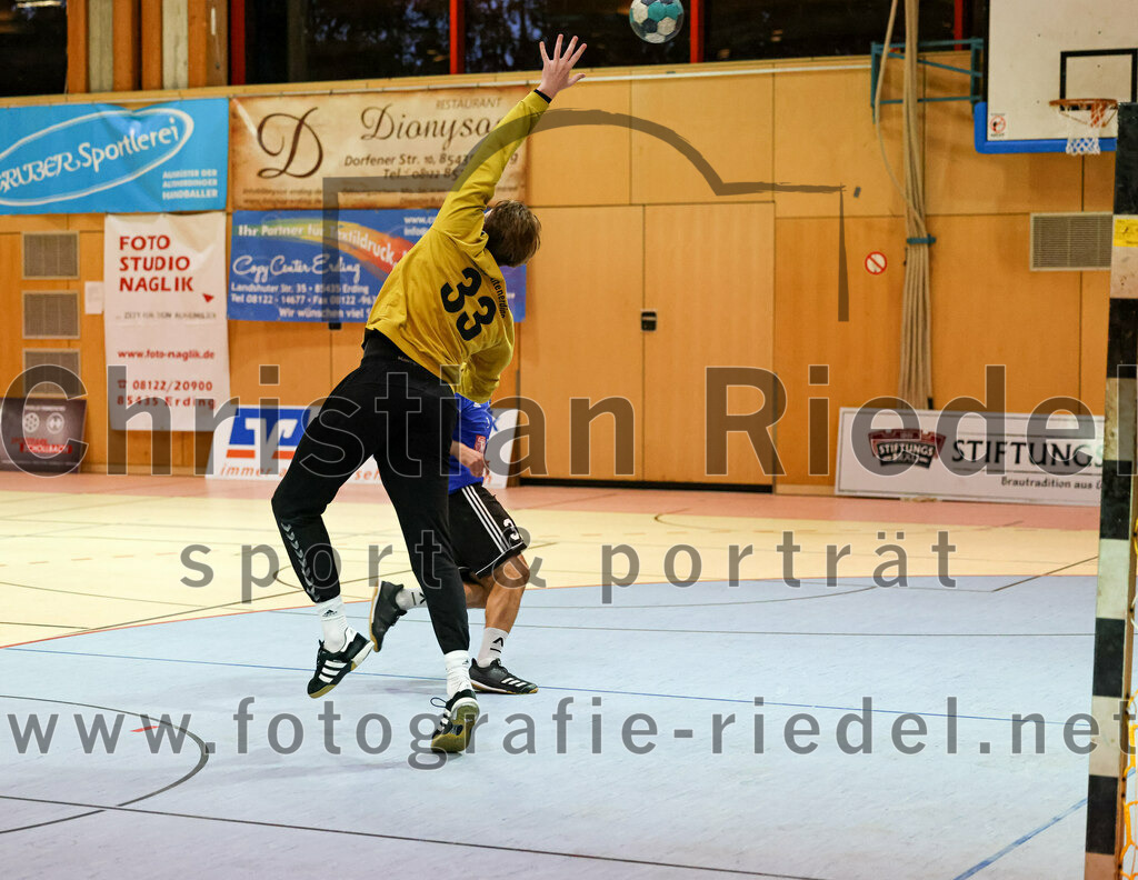 2022-10-08_055_SpVgg_Altenerding_gegen_ASV_Dachau | Erding, Deutschland, 08.10.2022:
Handball, Bezirksoberliga Männer 2022 / 2023, 4. Spieltag, SpVgg Altenerding gegen ASV Dachau, Endergebnis: 23:23

Jannik Fleps (SpVgg Altenerding, #33), Viktor Schwalbe (ASV Dachau, #3)

Foto: Christian Riedel / fotografie-riedel.net