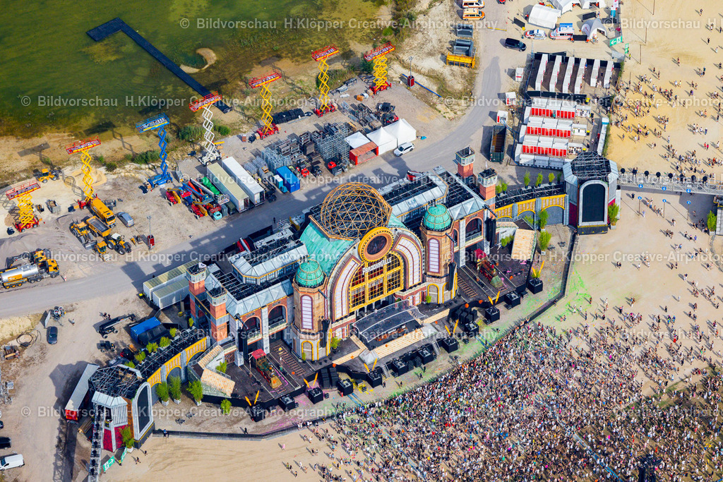 Luftbild Weeze-5285 | Luftaufnahme Gelände des " PAROOKAVILLE - Electronic Music Festival " 2025 in Weeze - Realisiert mit Pictrs.com