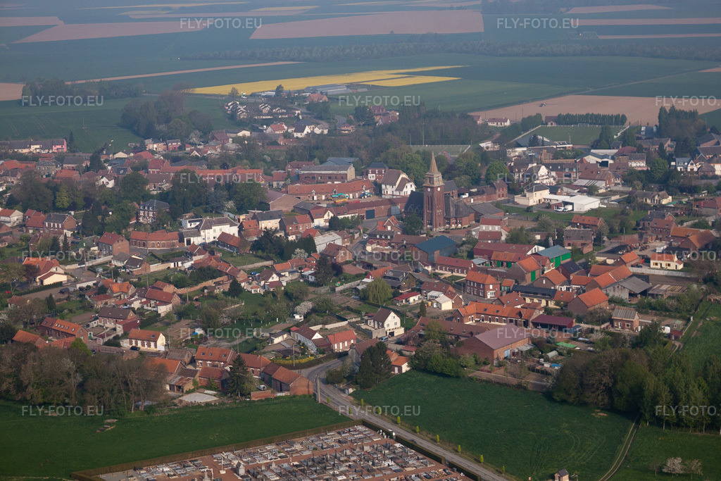 Vue aérienne: Vue de la ville à Bertincourt dans le département Pas de Calais, France. Photo: IMG_40042.jpg prise le 17/04/2011 par Werner Riehm/FLY-FOTO.eu – Résolution de l'original: 4752 x 3168 px