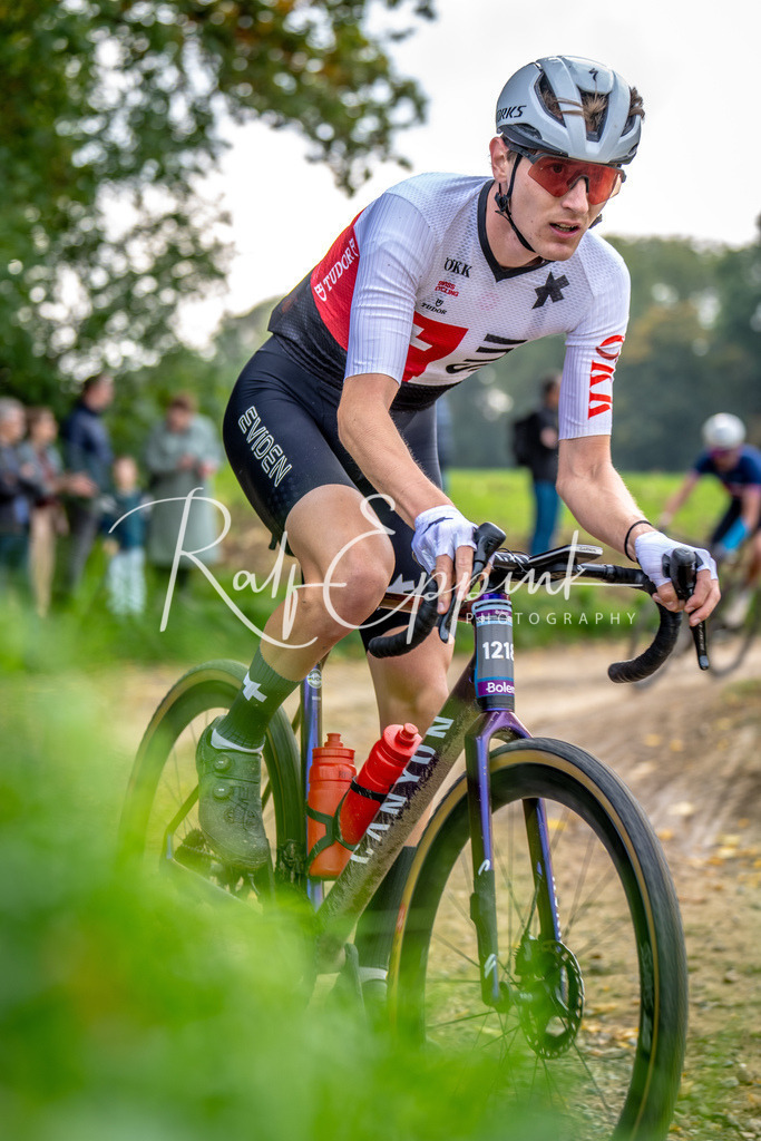 Ralf Eppink Photography 20251012_DSC03346 | Sportfotografie, Eventfotografie, Porträtfotografie, Radsport Fotograf, Triathlon Fotograf, Düsseldorf Fotograf, Köln Fotograf, Actionfotografie, Teamfotografie, Peoplefotografie, Business Portraits, Veranstaltungsfotografie, Reportagefotografie - Realisiert mit Pictrs.com