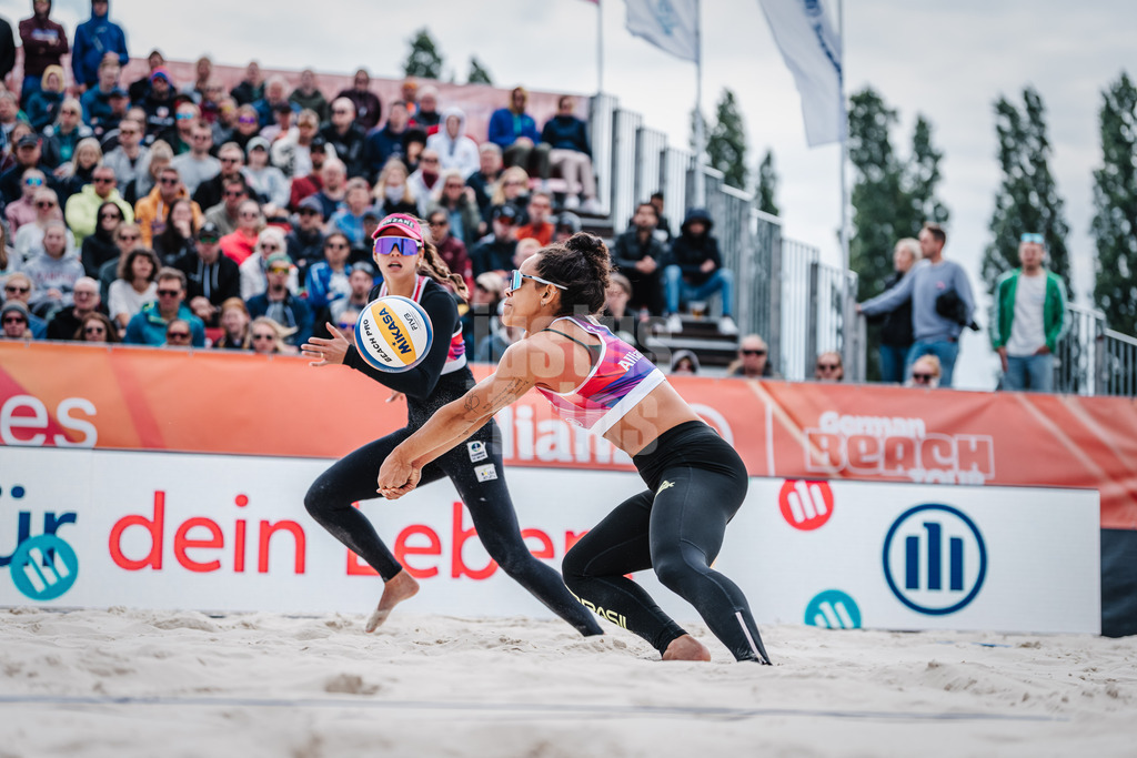 Beachvolleyball | Frauen | German Beach Tour 2024 | Tourstop Bremen | 09.06.2024 | Thainara Mylena Feitosa de Oliveira (BRA) nimmt den Ball an