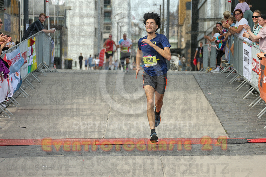 250920_1514_EX1_8613 | Sportfotografie im Rhein-Sieg Kreis, Köln, Bonn, NRW, Rheinland Pfalz, Hessen, etc. Unser Tätigkeitsfeld umfasst den Laufsport vom Volkslauf über den Marathon, Duathlon, Triathon bis zum Ultralauf wie Kölnpfad Ultra oder Schindertrail.