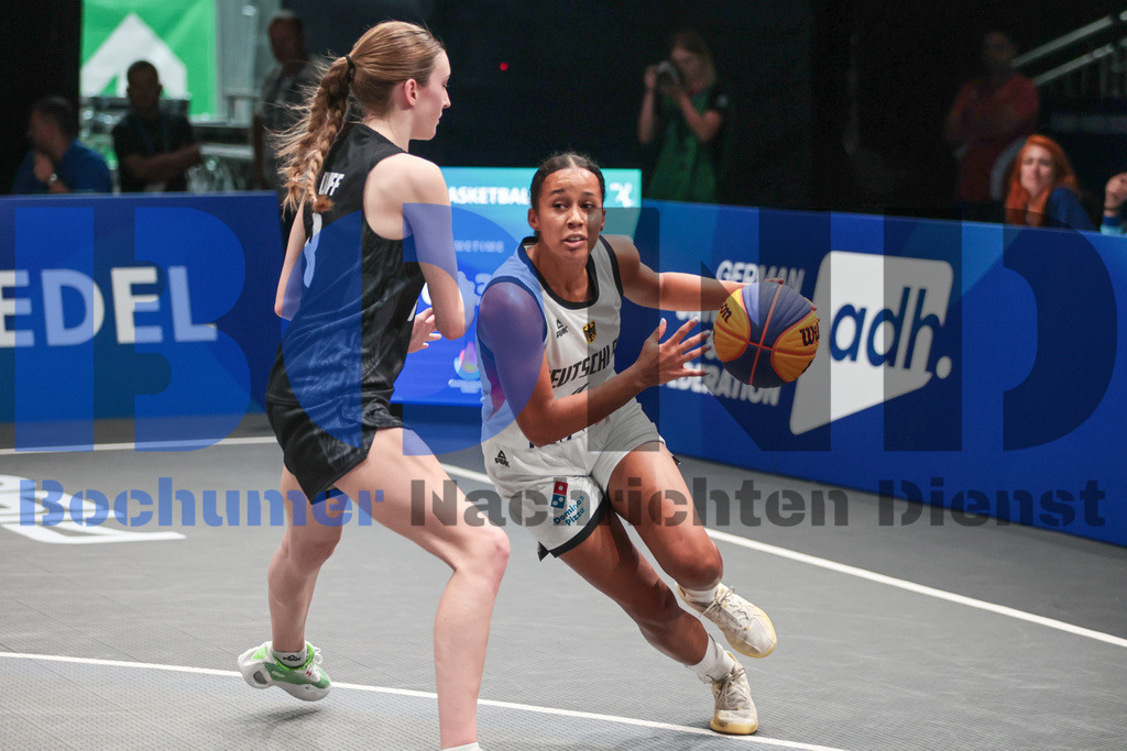 SES_TTG3X320250717-7 | bond - Realisiert mit Pictrs.com