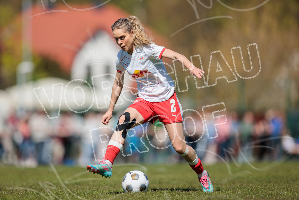 Gipfeltreffen der Frauen: Finale um den Sachsenlotto Landespokal 2026 | Am 1. Mai 2026 trafen im Endspiel des Sachsenlotto Landespokals die Frauen des Chemnitzer FC und die zweite Mannschaft von RasenBallsport Leipzig aufeinander. Vor stimmungsvoller Kulisse kämpften beide Teams ab 15:00 Uhr um die begehrte Trophäe des sächsischen Fußballs. Diese Galerie zeigt die Highlights, packende Zweikämpfe und die emotionalsten Momente des Finaltags. - Realisiert mit Pictrs.com