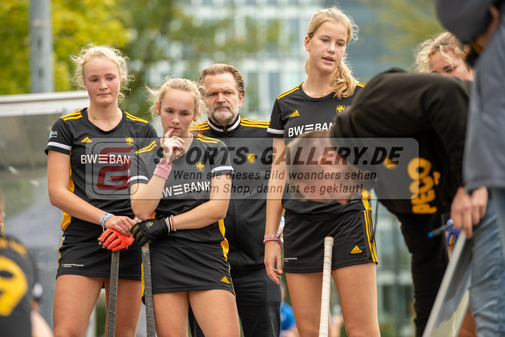 SFE_20231022_0082 | Deutsche Meisterschaft Weibliche U16 Finale Berliner HC - Harvestehuder THC am 22.10.2023 in Köln (Düsseldorfer Hockeyclub 1905 e.V.), Photo: Stephan Fehrmann 2023 (Sports-Gallery)
