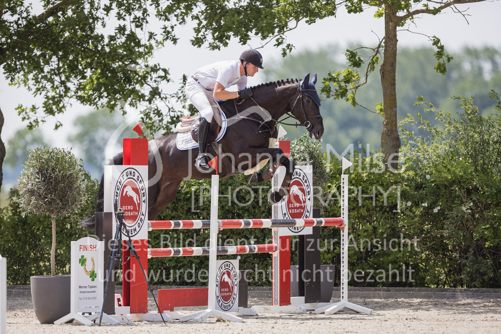 230616_Lemwerder_Springpf-L2-626 | Deine schönsten Turniermomente als professionelle Fotos! Entdecke hochwertige Pferdesport-Fotografie im Online-Shop. Jetzt Fotos finden & bestellen!