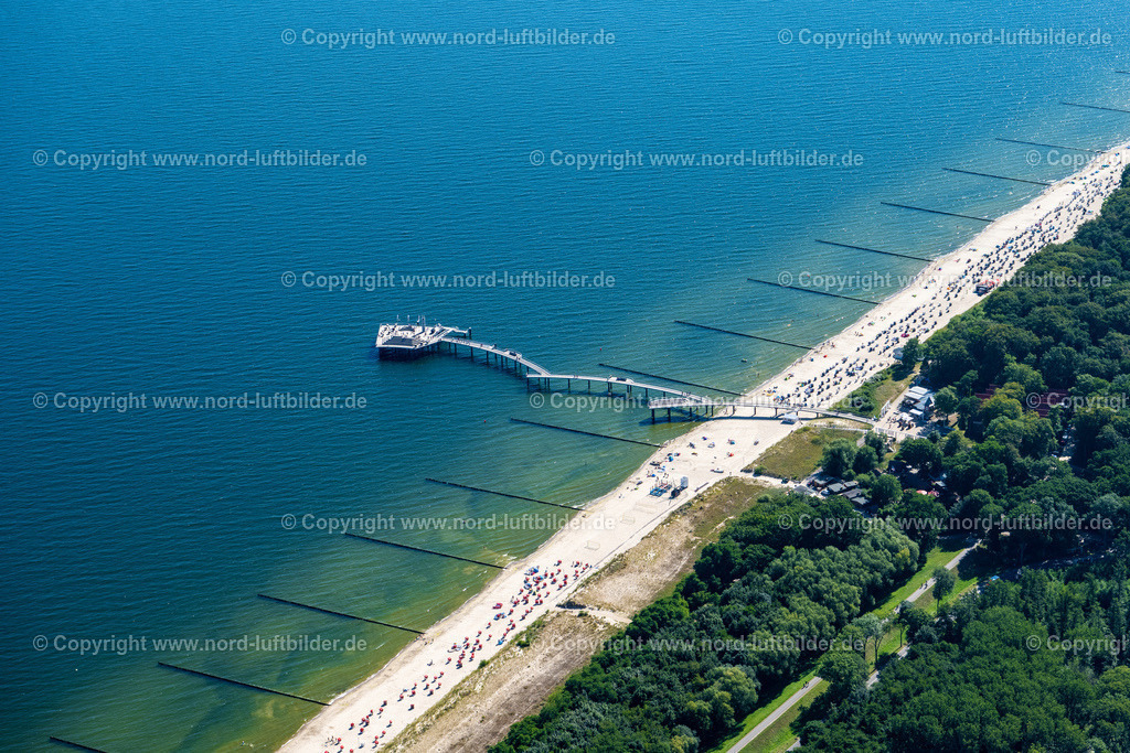 Koserow_Seebrücke_Usedom_ELS_7551100822 | KOSEROW 10.08.2022 Seebrücke an der Straße Seebrücke Koserow in Koserow auf der Insel Usedom im Bundesland Mecklenburg-Vorpommern, Deutschland. Weiterführende Informationen bei: Kurverwaltung Koserow. // Pier on the street Seebruecke Koserow in Koserow on the island of Usedom in the state Mecklenburg - Western Pomerania, Germany. Further information at: Kurverwaltung Koserow. Foto: Martin Elsen