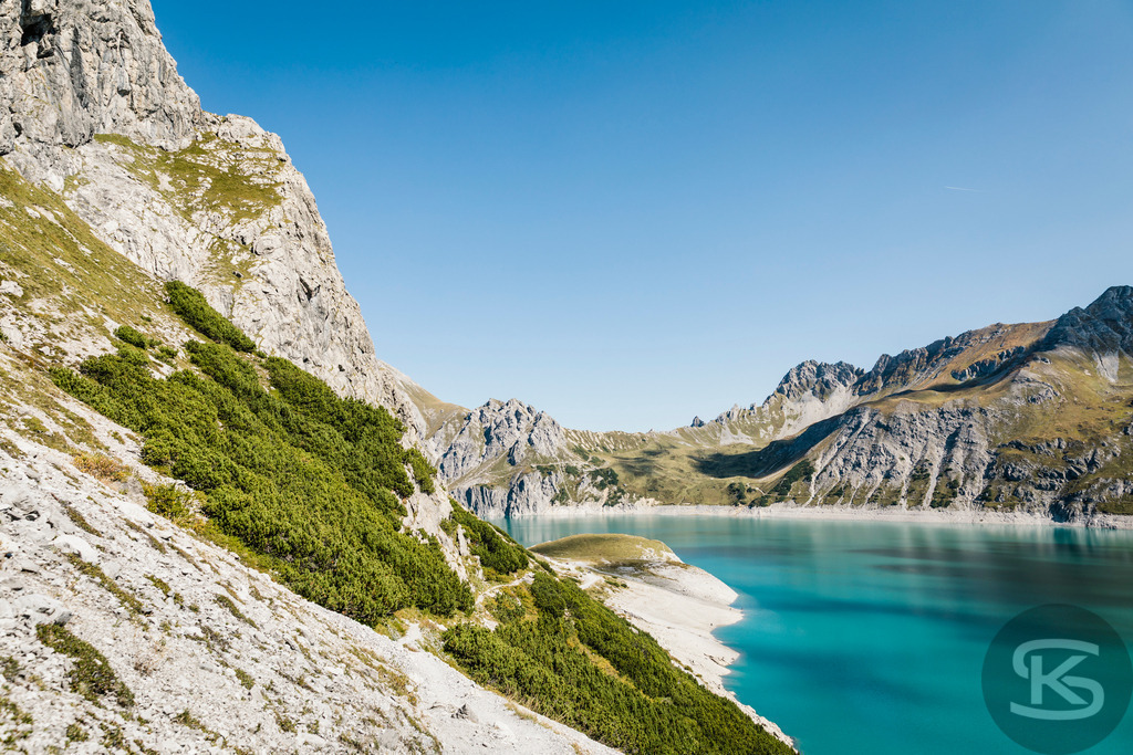 Lünersee im Brandnertal – Alpiner Bergsee in Vorarlberg | Der Lünersee im Brandnertal zählt zu den schönsten Bergseen der Alpen. Kristallklares türkisfarbenes Wasser vor beeindruckender Bergkulisse – professionelle Landschaftsfotografie aus Vorarlberg von Stefan Kuhn. - Realisiert mit Pictrs.com