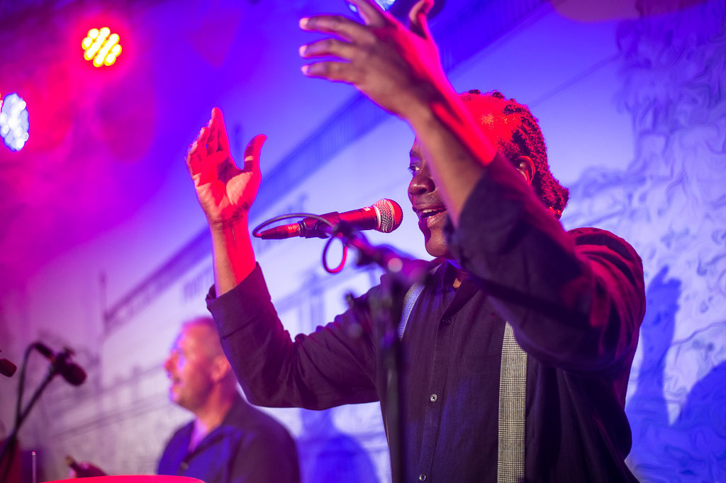 Tango meets Cuba | Tango meets Cuba mit den Klazz Brothers & Cuba Percussion im Forte Belvedere Leisnig zum Festival Hallo Leisnig 2022. - Realisiert mit Pictrs.com