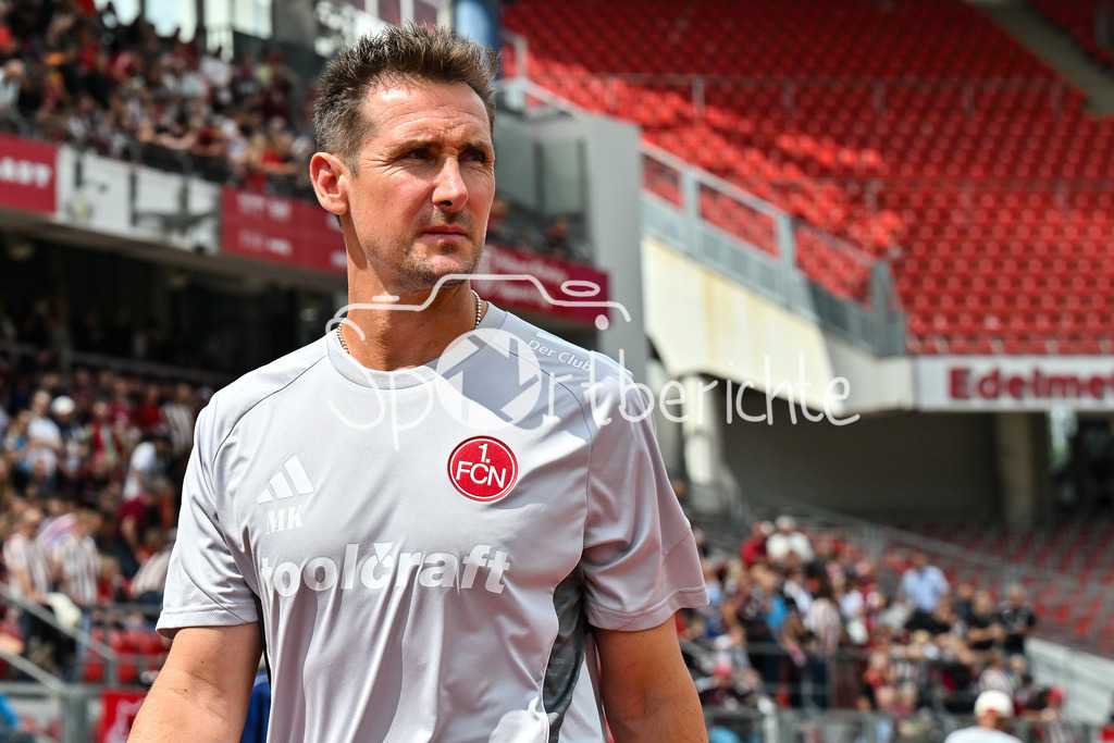 1. FC Nürnberg - Borussia Mönchengladbach | im Bild Miroslav KLOSE Trainer 1. FC Nuernberg vor der Partie gegen Gladbach / Einzelfoto / Freisteller / Testspiel: 1. FC Nuernberg - Borussia Mönchengladbach, Max-Morlock Stadion am 26.07.2025 / DFL REGULATIONS PROHIBIT ANY USE OF PHOTOGRAPHS AS IMAGE SEQUENCES AND/OR QUASI-VIDEO