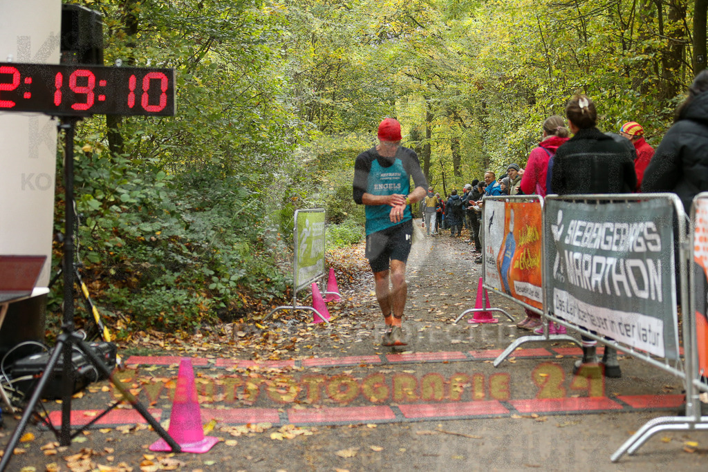 251026_1220_EX1_0138 | Sportfotografie im Rhein-Sieg Kreis, Köln, Bonn, NRW, Rheinland Pfalz, Hessen, etc. Unser Tätigkeitsfeld umfasst den Laufsport vom Volkslauf über den Marathon, Duathlon, Triathon bis zum Ultralauf wie Kölnpfad Ultra oder Schindertrail.