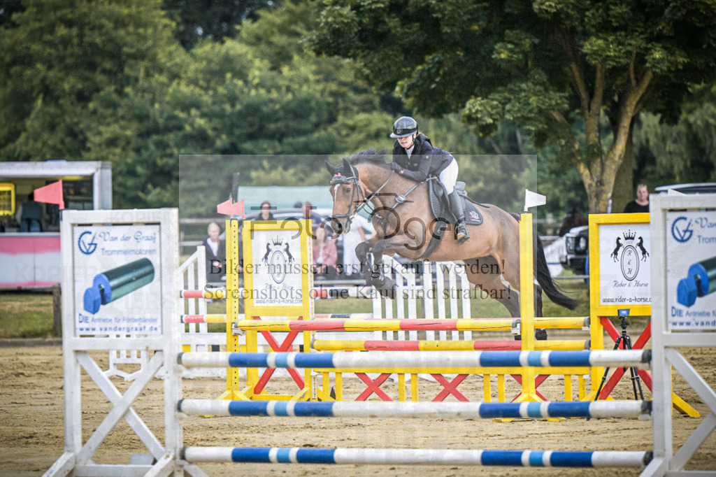 DOS_7719 | Entdecke hochwertige Reitturnierfotos von Foto Oger. Professionell, emotional und authentisch – jetzt Lieblingsmomente im Shop bestellen.Deutschlandweite Turnierfotografie. - Realisiert mit Pictrs.com